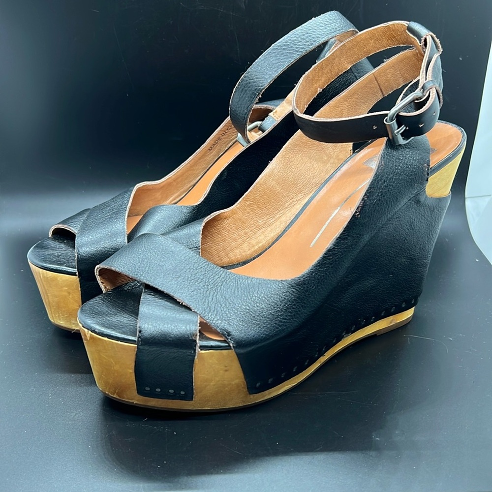 Dolce Vita Jaelyn black leather wrapped wood block platform heels, size 9.